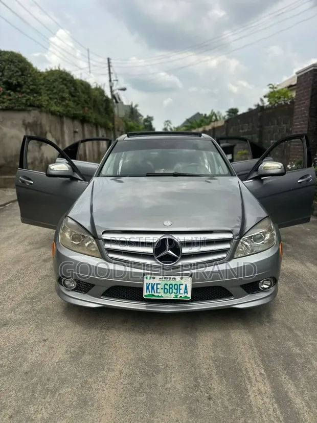 2009 Mercedes-Benz C300 Luxury Sedan RWD - 1