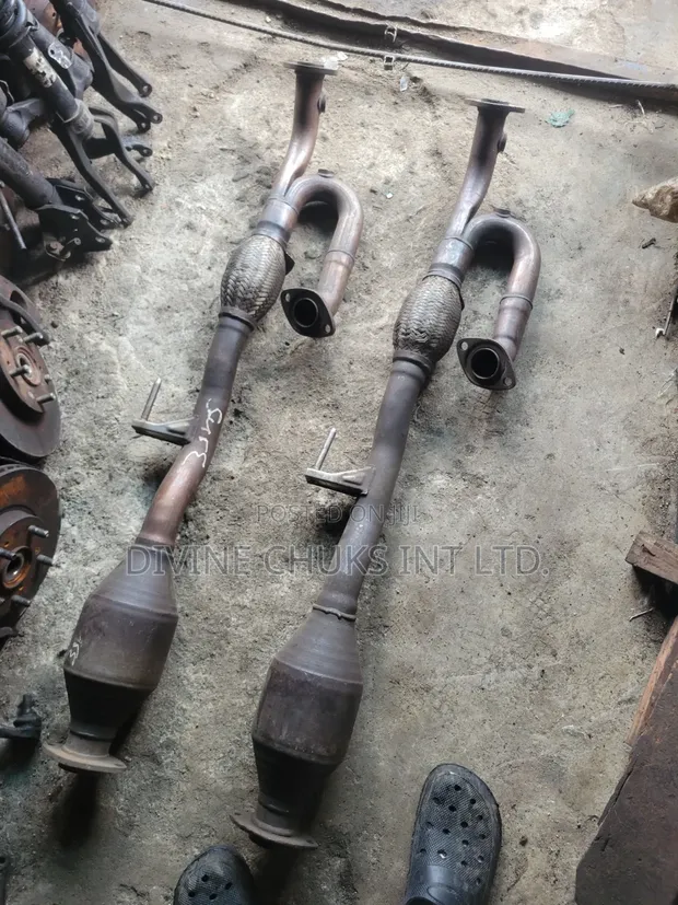 Toyota Camry Catalytic Converter (2007-2015, 4-Plug & V6) - 1