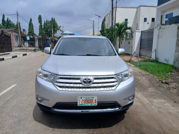 Toyota Highlander 2012 Silver - 1