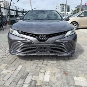 2018 Toyota Camry XLE FWD (2.5L) - Hampton Grey