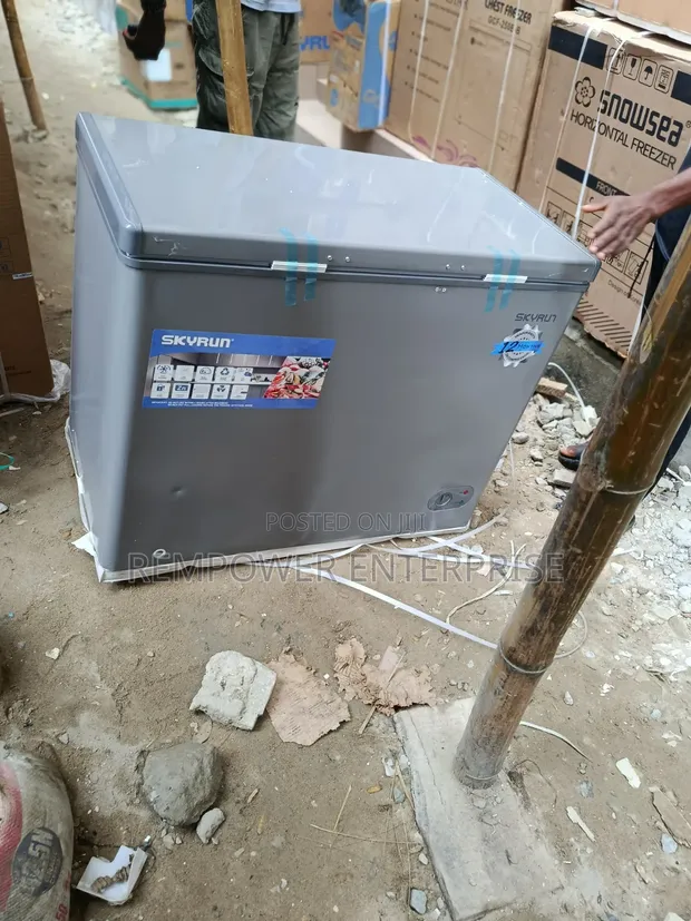 Skyrun Chest Freezer 200 Litres - 1