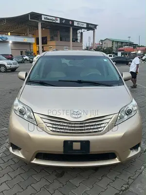 2013 Toyota Sienna LE Gold