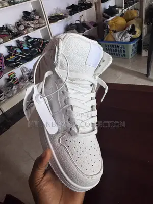 Farar Nike Takalmi na Kafa - Girma 45