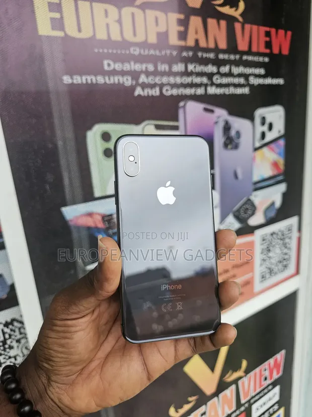 Apple iPhone XS 64GB Black - 1
