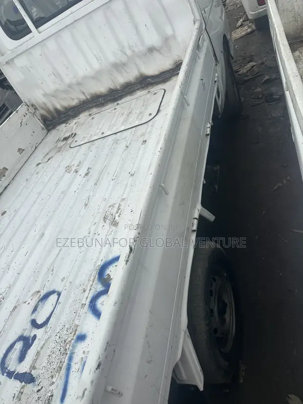 Daihatsu Hijet 2012 White - 1