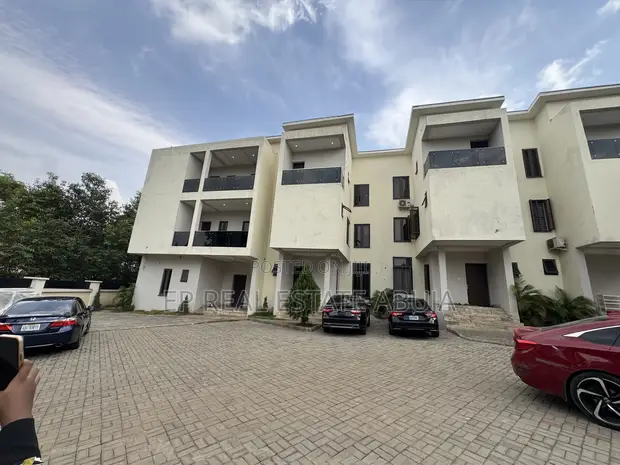 4 Bedroom Townhouse/Terrace don siyarwa a Maitama - 1