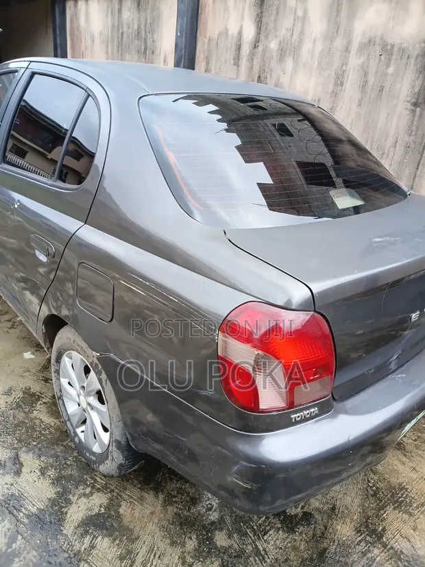 Toyota Echo 2002 Gray - 1