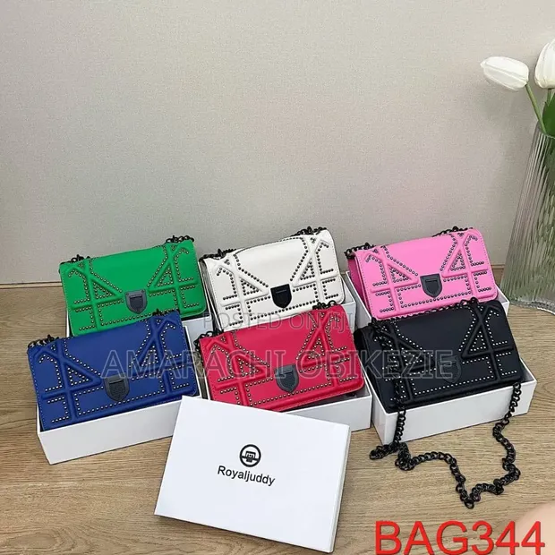 Fashion Show: Quality Bags, Necklace & Clippers - 1