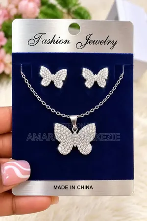 Fashion Show: Quality Bags, Necklace & Clippers
