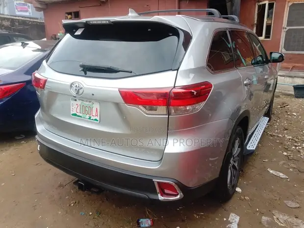 2018 Toyota Highlander Limited Platinum 4x2 V6 Silver - 1