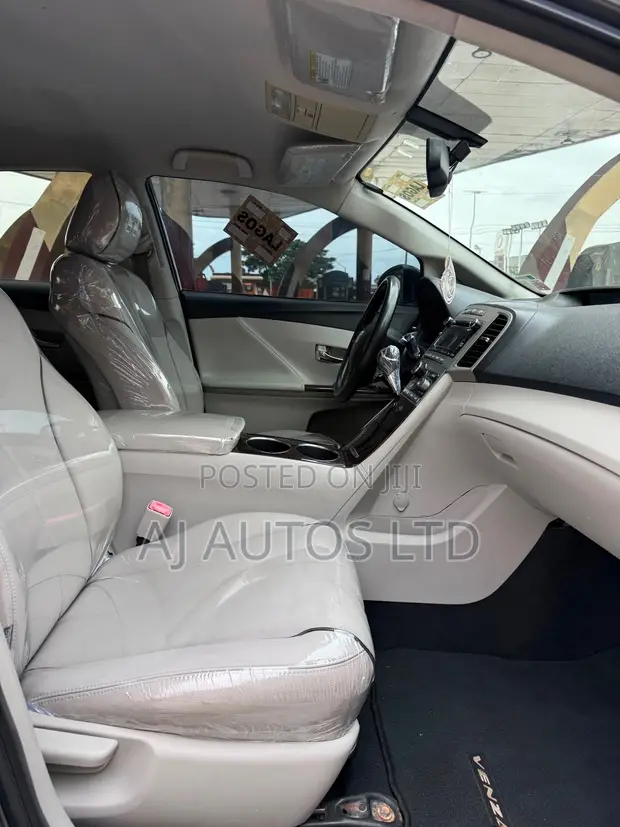 Toyota Venza XLE 2011 Gray - 1