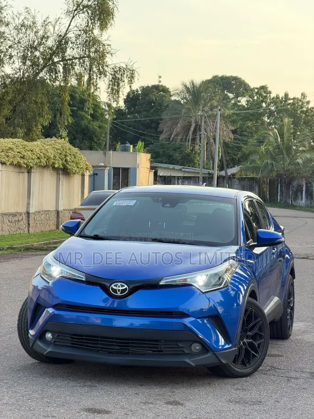 2018 Toyota C-HR XLE FWD Sport Utility - 1