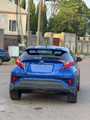 2018 Toyota C-HR XLE FWD Sport Utility