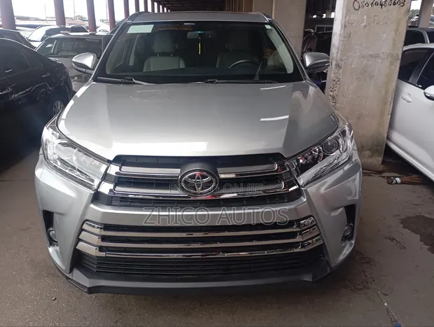 2015 Toyota Highlander XLE AWD SUV - 1