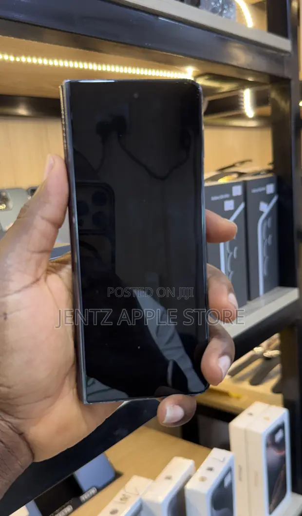Samsung Galaxy Z Fold4 256GB Black (UK Used) - 1