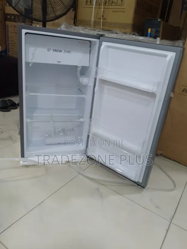 Hisense 90L Fridge - Compact Refrigerator - 1