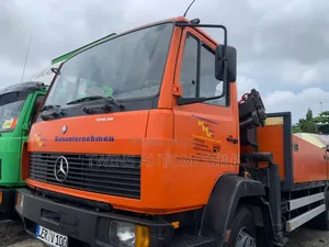 Foreign Used Mercedes-Benz 1117 Flatbed Truck with Hiab Crane