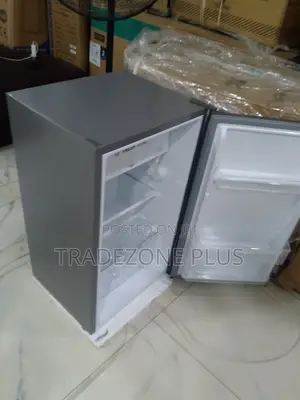 Hisense 90L Compact Refrigerator REF093DR