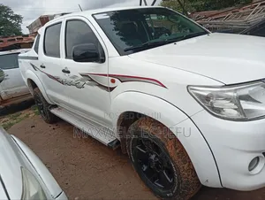 Toyota Hilux 2015 White