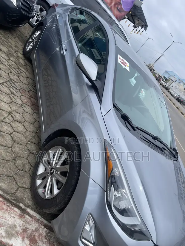 Hyundai Elantra 2015 Grey - 1