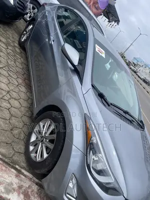 Hyundai Elantra 2015 Grey