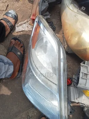 Toyota Prius Headlight (2006) - Passenger Side