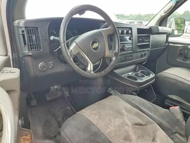 Chevrolet 3500 2014 White - 1