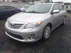 Toyota Corolla LE Sedan 2013 - Launin Azurfa