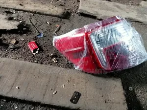 Tushen Fitilar Baya na Toyota Camry 2012