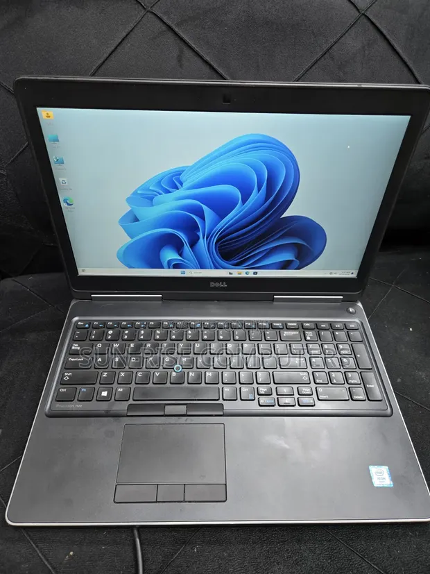 Dell Precision 7520 Laptop - Intel Xeon, 16GB RAM, 256GB SSD - 1