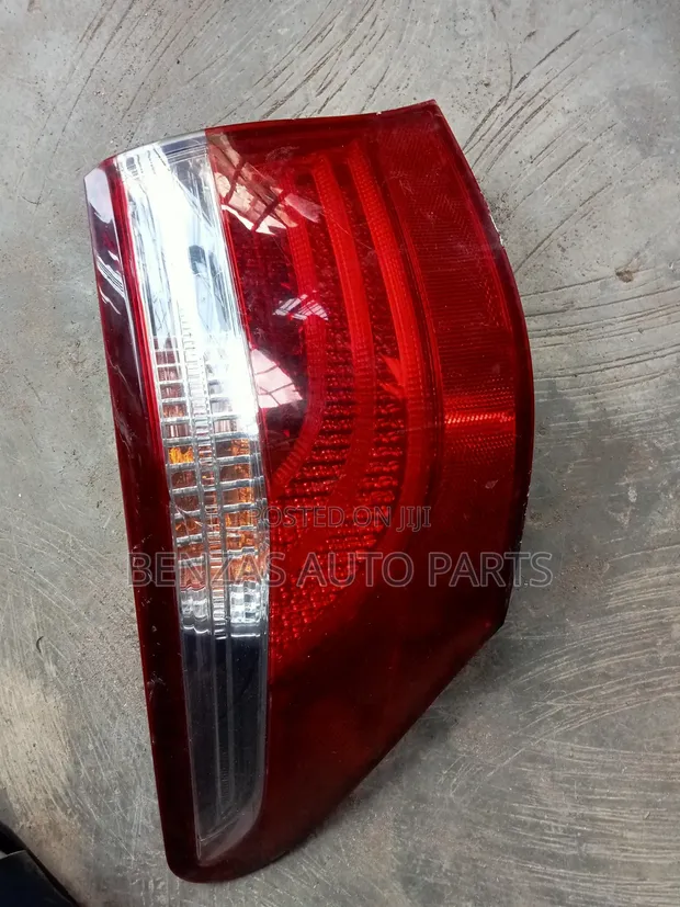 Lexus LS 460 Tail Light Replacement (Used) - 1