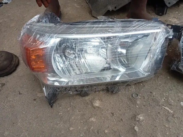 Toyota 4Runner 2010 Headlight Replacement - 1