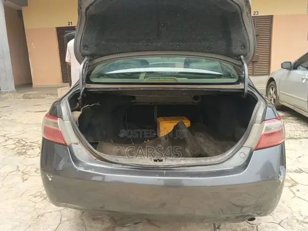 Toyota Camry 2009 Gray - 1