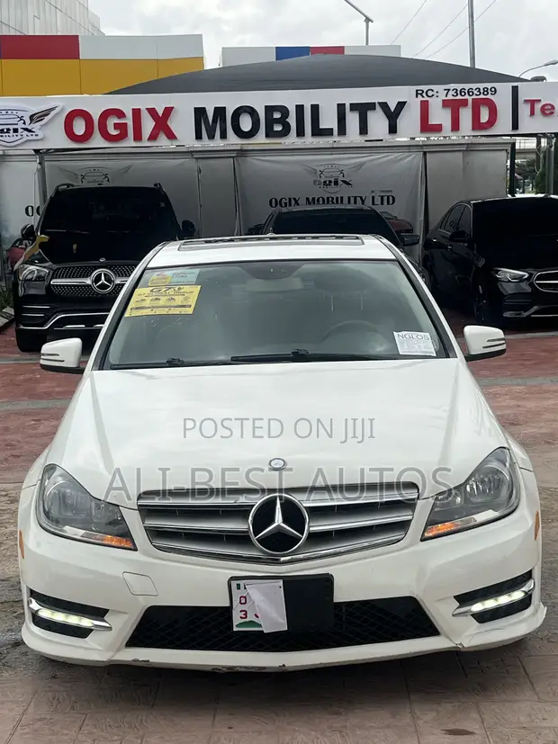 Mercedes-Benz C300 2012 Fari - 1