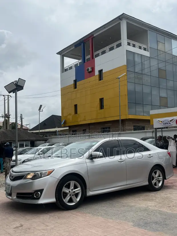 Toyota Camry SE 2014 Silver - 1