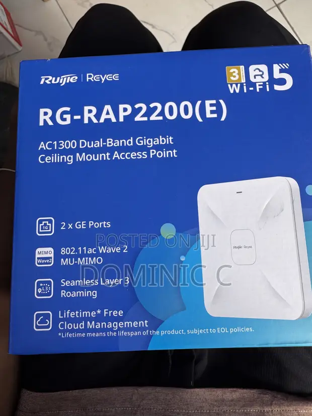 Ubiquiti UniFi AC1300 Dual-Band Access Point RAP2200(E) - 1