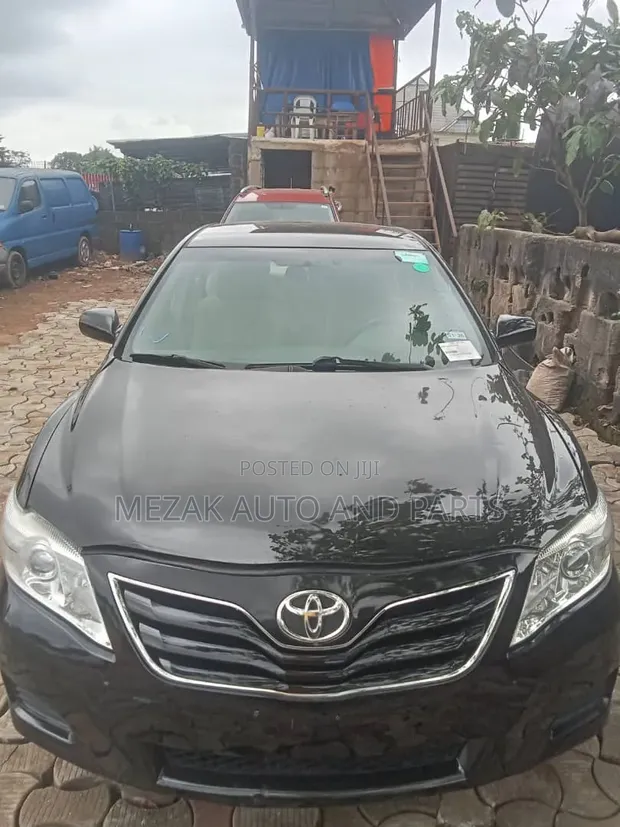 Toyota Camry LE Sedan 2011 - 1