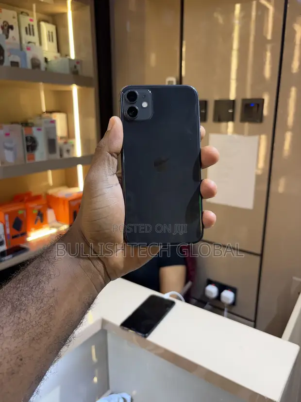 Apple iPhone 11 64GB Black - 1