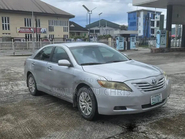 Toyota Camry 2008 Silver - 1