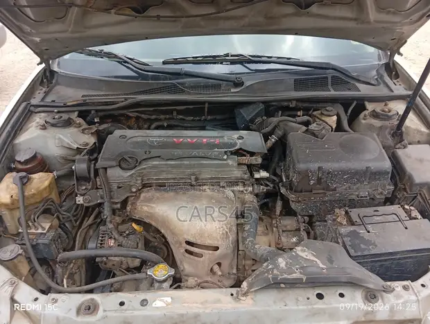 Toyota Camry 2004 Silver - 1