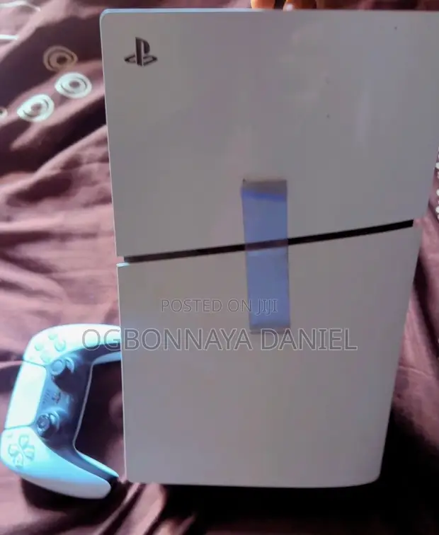 PS5 Slim Console with FIFA 25 Disc - 1
