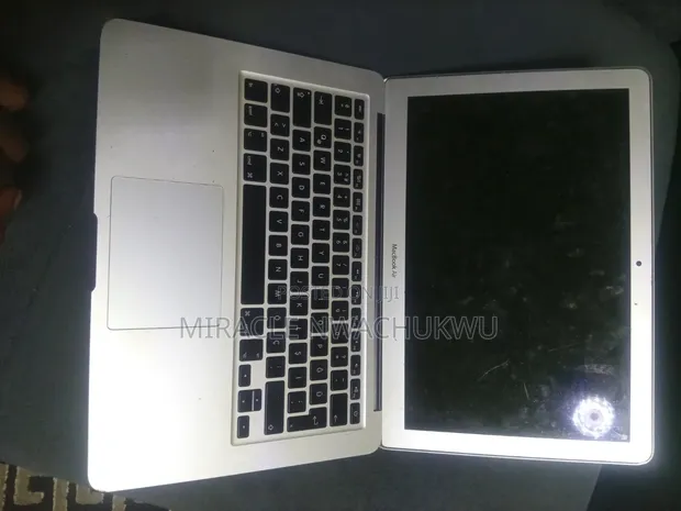 Apple MacBook Air 2017 12GB RAM, 512GB SSHD - 1