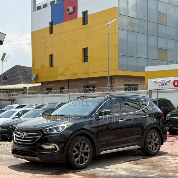 2017 Hyundai Santa Fe SE Ultimate AWD Black - 1
