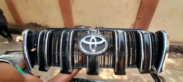 2014 Toyota Prado Front Grille - 1