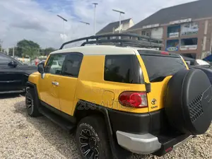 2007 Toyota FJ Cruiser Base 4x4 Yellow