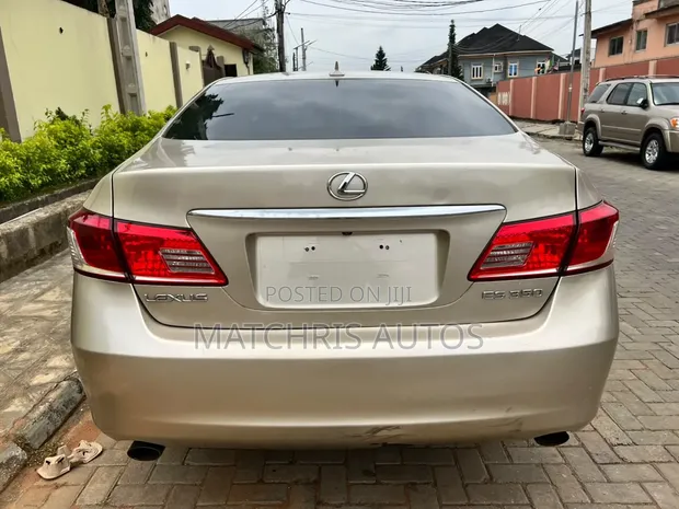 Lexus ES 350 2011 Gold - 1