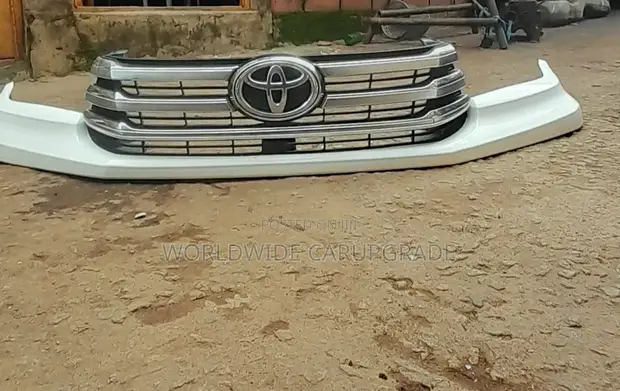 Toyota Hilux Front Grille 2015 - 1