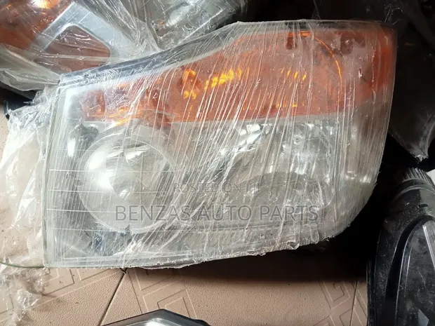 Nissan Titan 2009 Left Headlight (Used) - 1