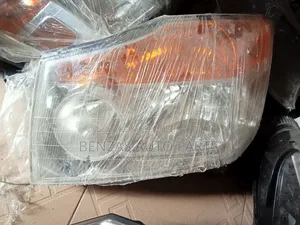 Nissan Titan 2009 Hagu Headlight (Amfani)