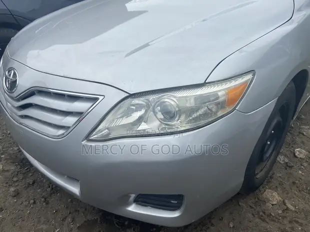 Toyota Camry 2011 Silver - 1